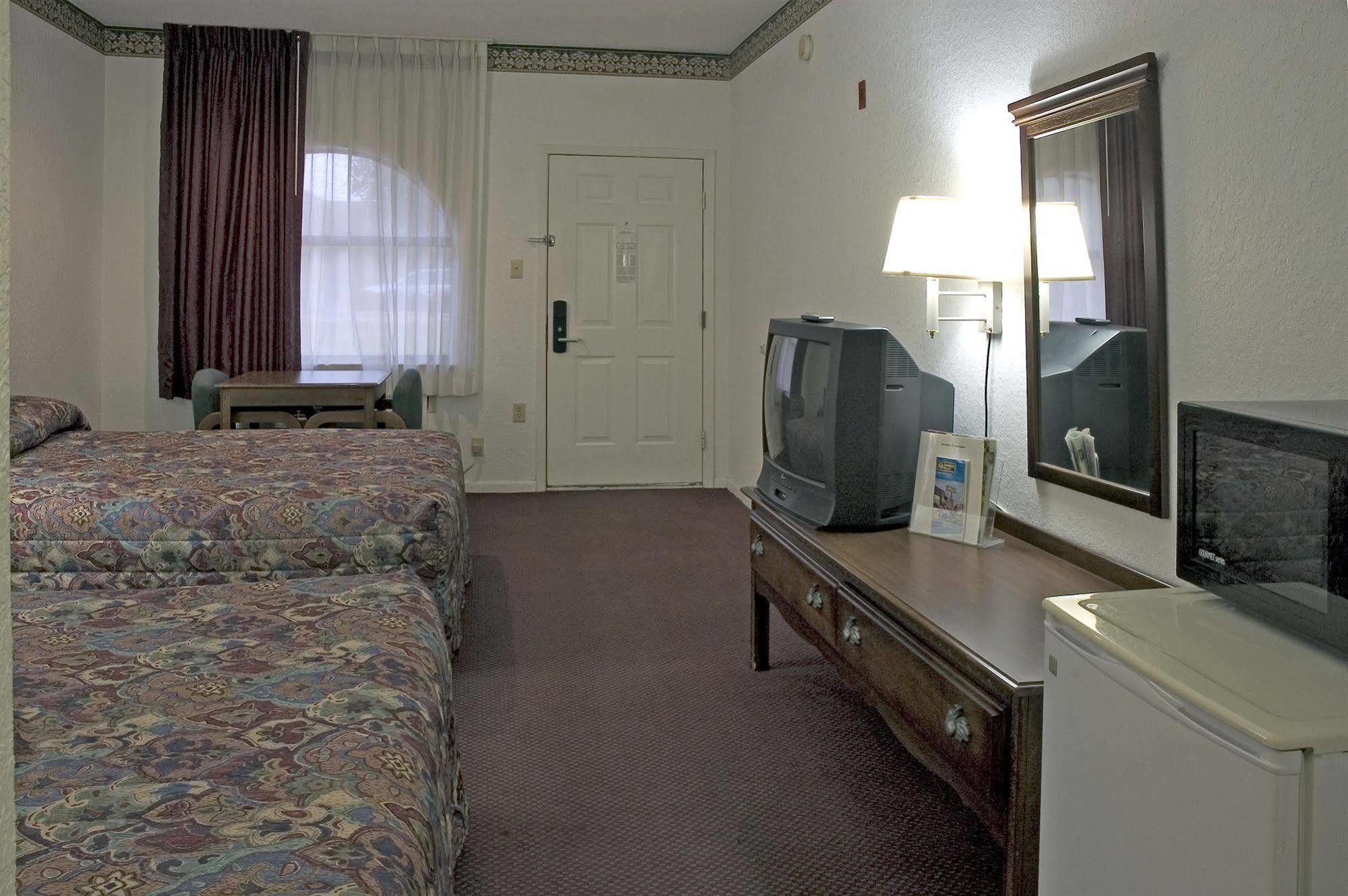 Budget Host Hempstead Inn Brookhollow/Energy Corridor Хьюстон Экстерьер фото