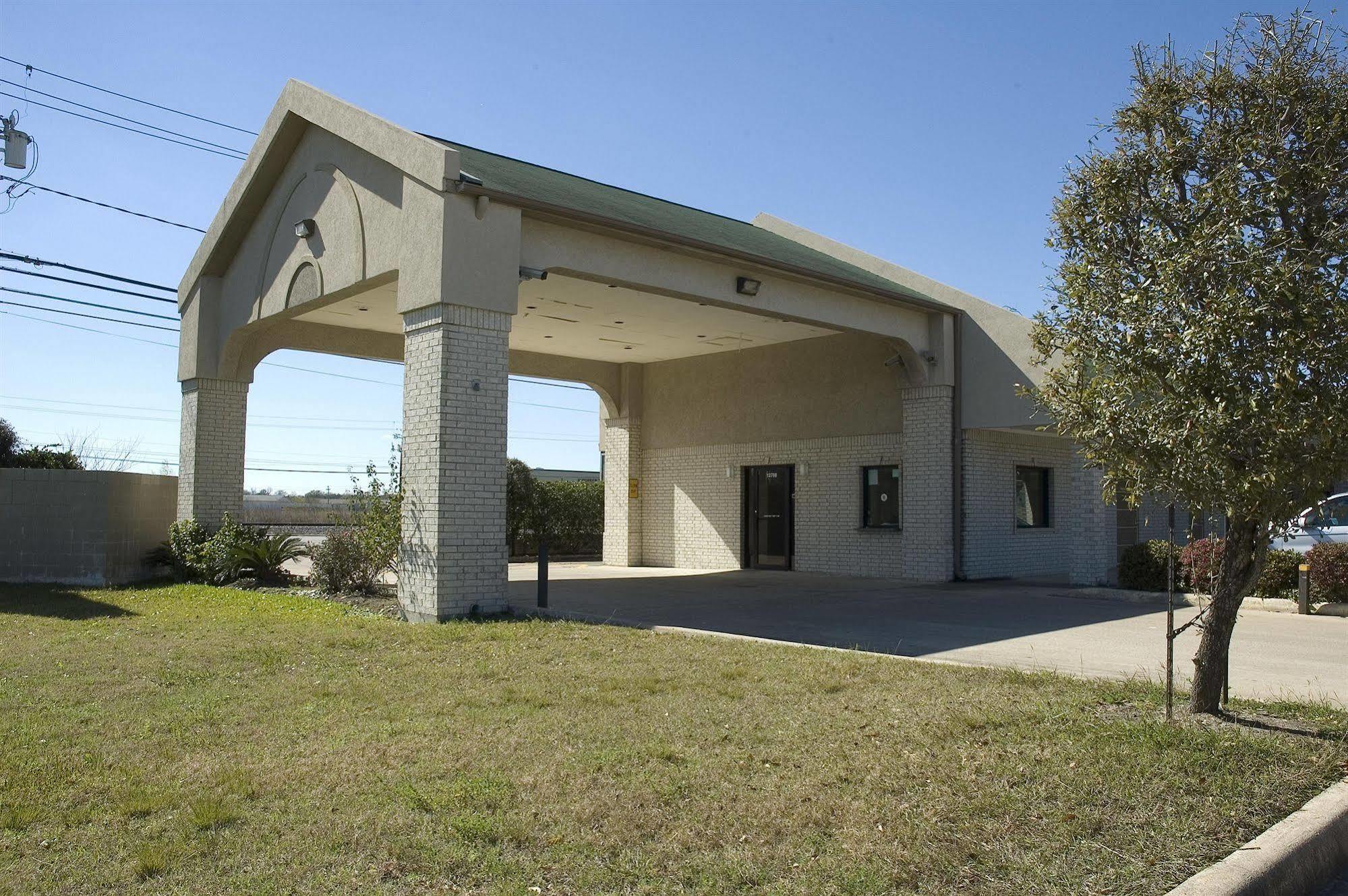 Budget Host Hempstead Inn Brookhollow/Energy Corridor Хьюстон Экстерьер фото